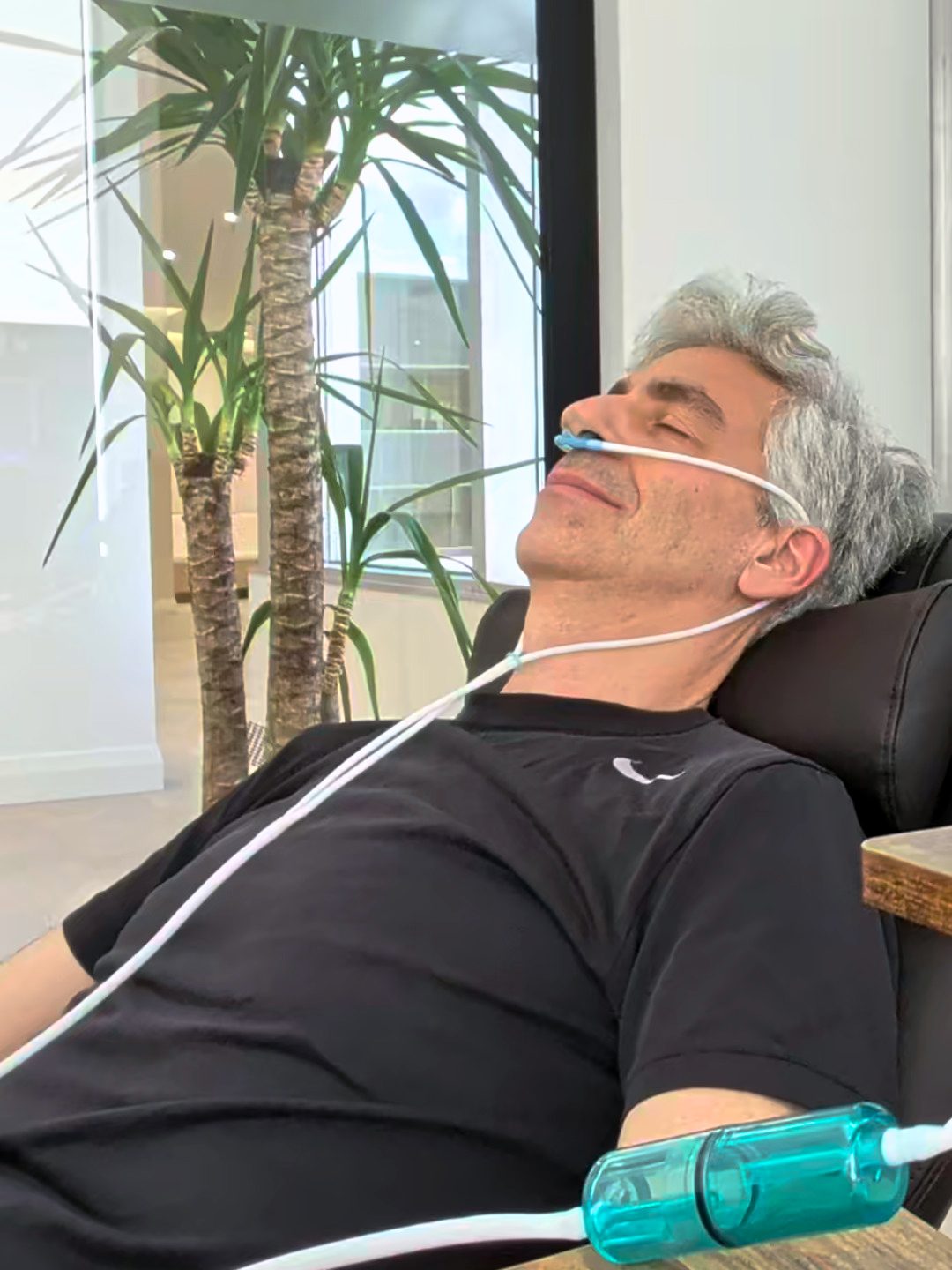 Client using hyperbaric oxygen at FORM